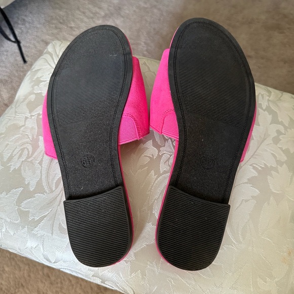 Hot pink sandals - Picture 2 of 2